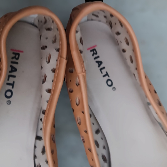 RIALTO WOMEN'S SIZE 8 TAN SHOES - Picture 4 of 4